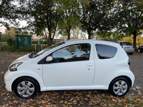 Used Toyota AYGO 2011 for sale - 76087574: Photo 6