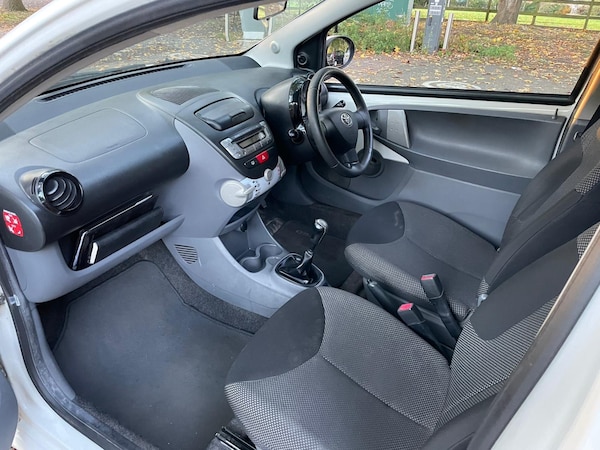Used Toyota AYGO 2011 for sale - 76087574: Photo 9