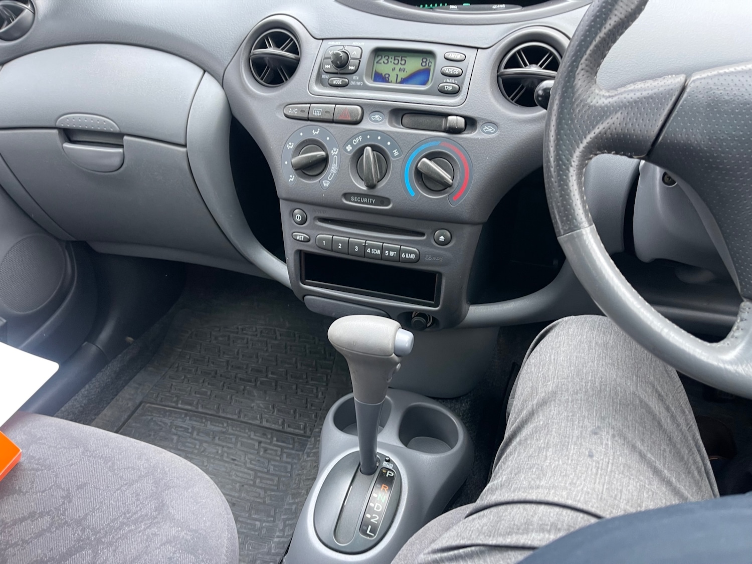 Used Toyota Yaris 2002 for sale - 77434729: Photo 9