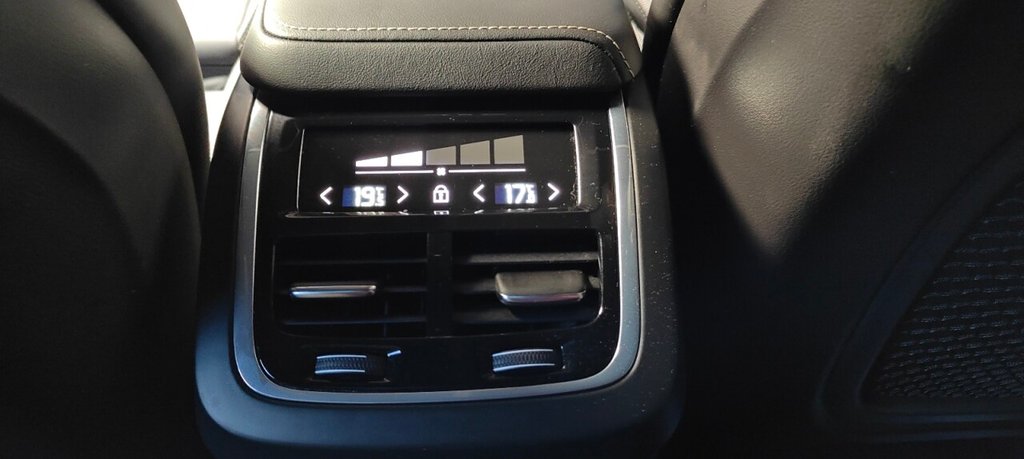 Used Volvo XC60 2021 for sale - 76308899: Photo 33