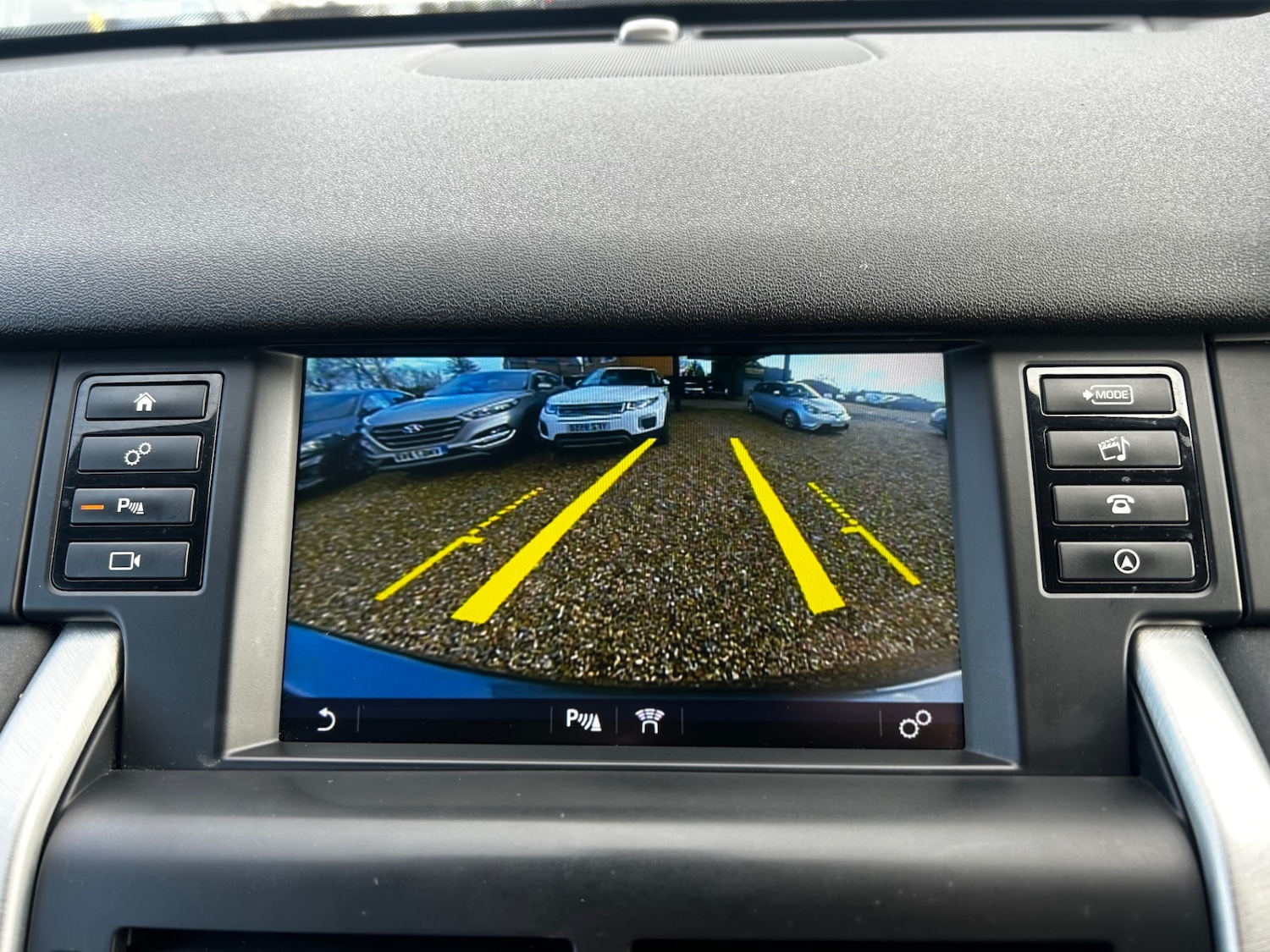 Used Land Rover Discovery Sport 2018 for sale - 76492496: Photo 23