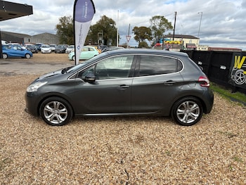 Used Peugeot 208 2014 for sale - 76466092: Photo