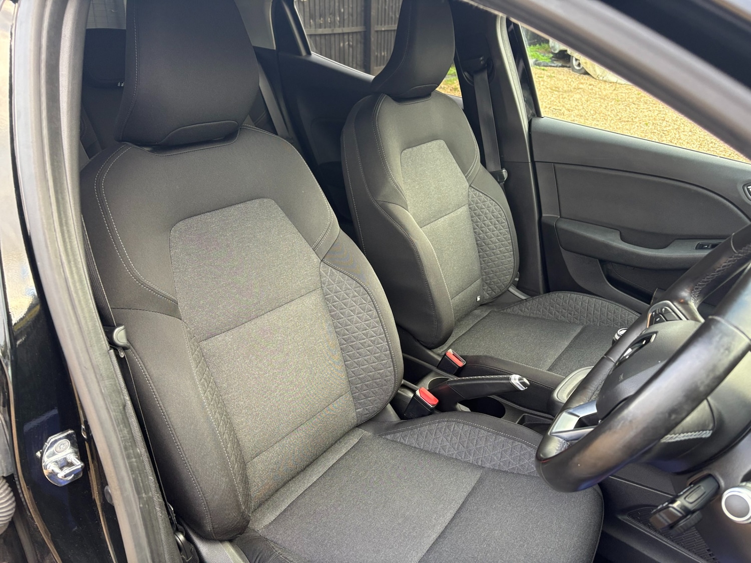 Used Renault Clio 2021 for sale - 76493869: Photo 11