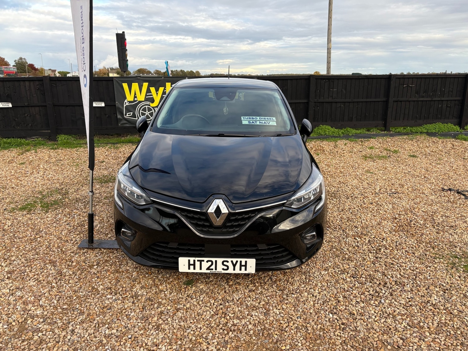 Used Renault Clio 2021 for sale - 76493869: Photo 3