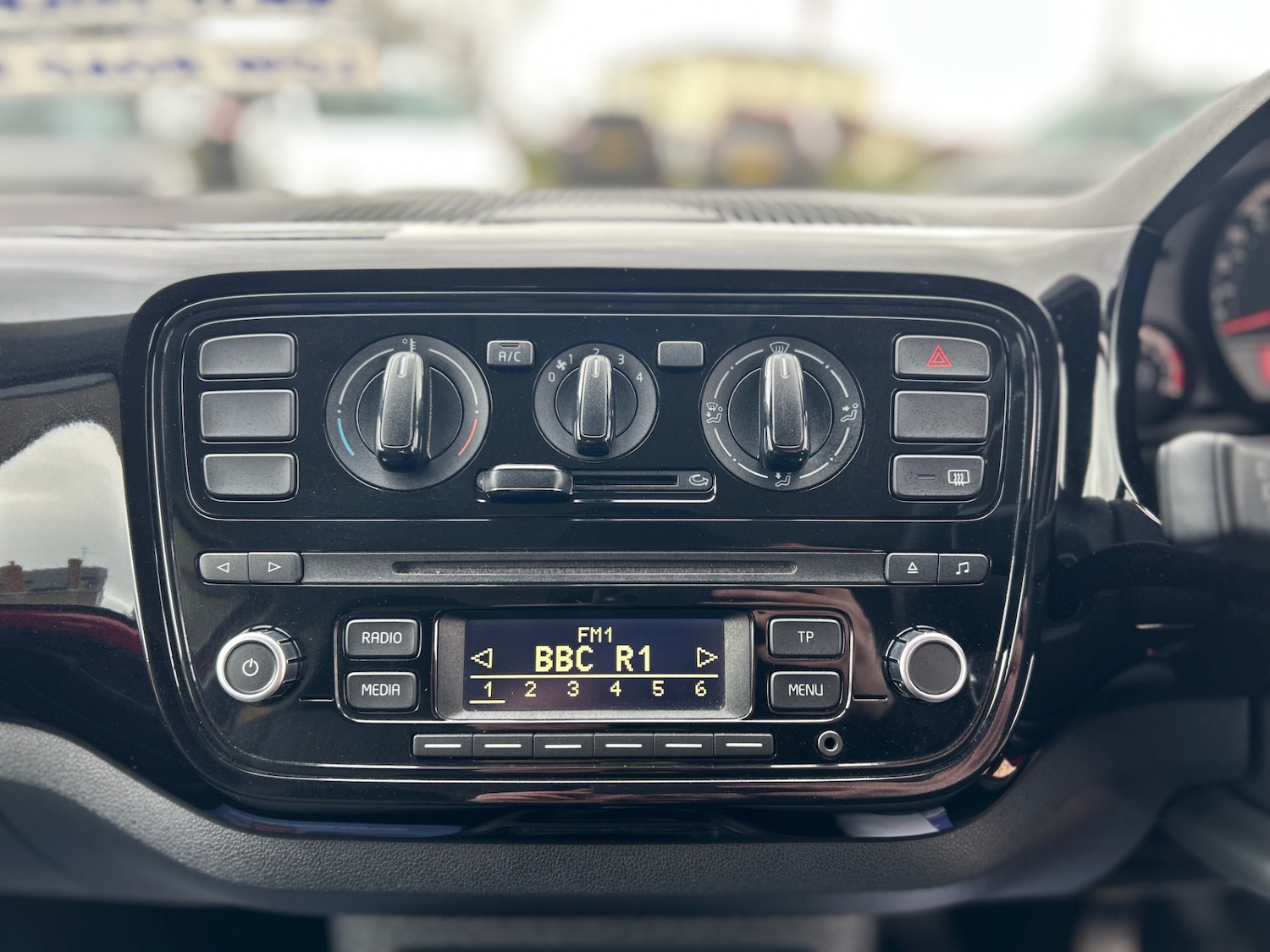 Used Volkswagen up! 2015 for sale - 73578349: Photo 17