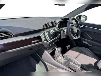 Used Audi Q3 2023 for sale - 78161354: Photo