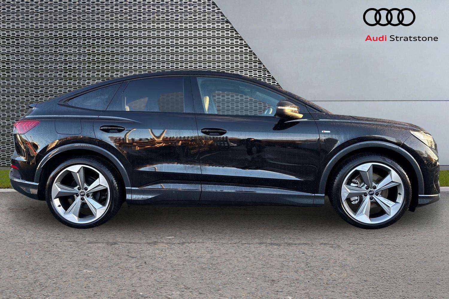 Used Audi Q4 e-tron 2025 for sale - 76889713: Photo 4