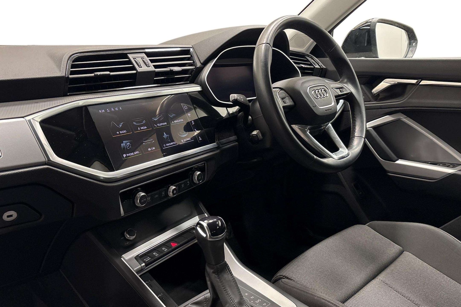 Used Audi Q3 2022 for sale - 77270260: Photo 2