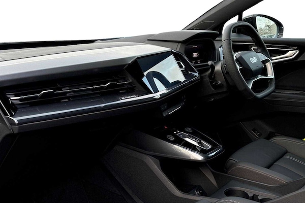 Used Audi Q4 e-tron 2024 for sale - 76252190: Photo 2