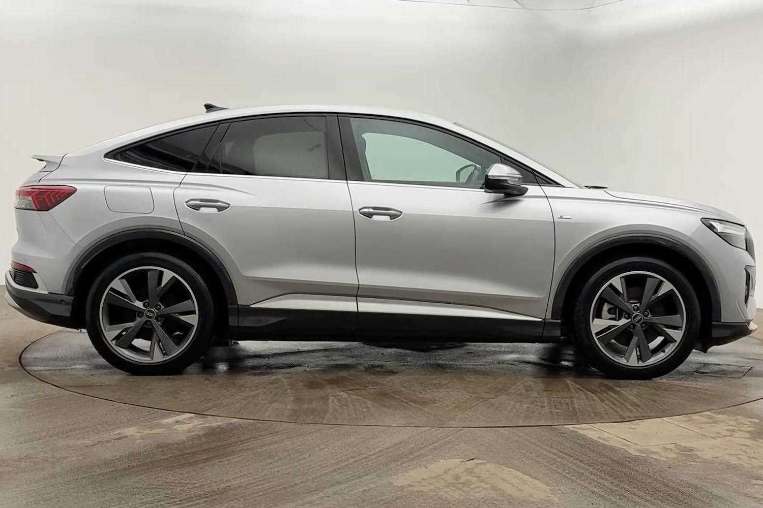 Used Audi Q4 e-tron 2023 for sale - 77601295: Photo 4