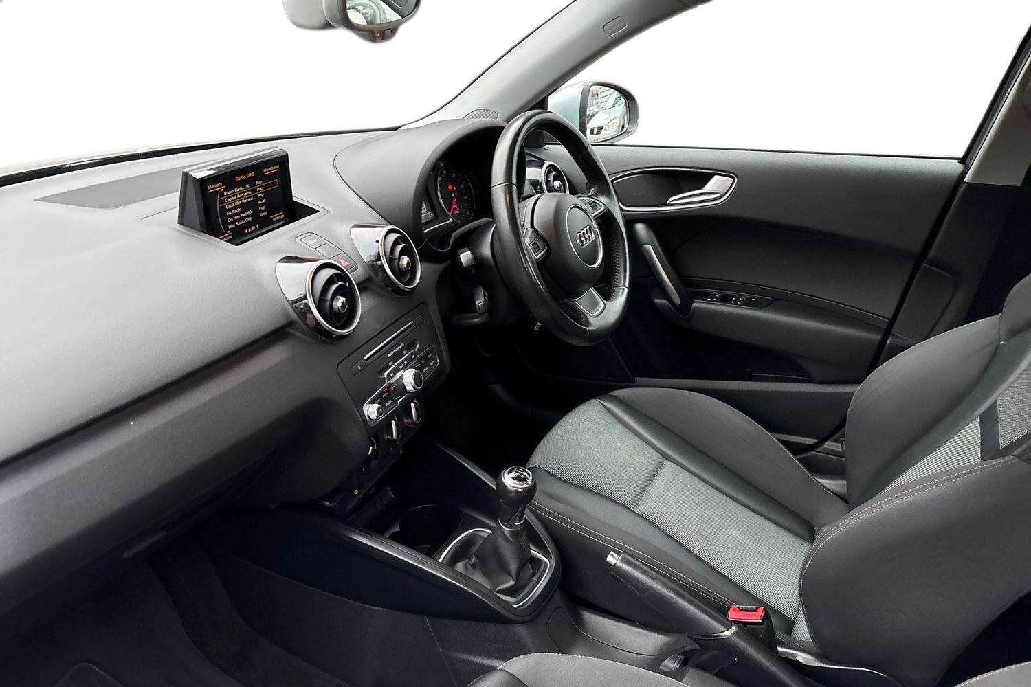 Used Audi A1 2017 for sale - 77068671: Photo 2