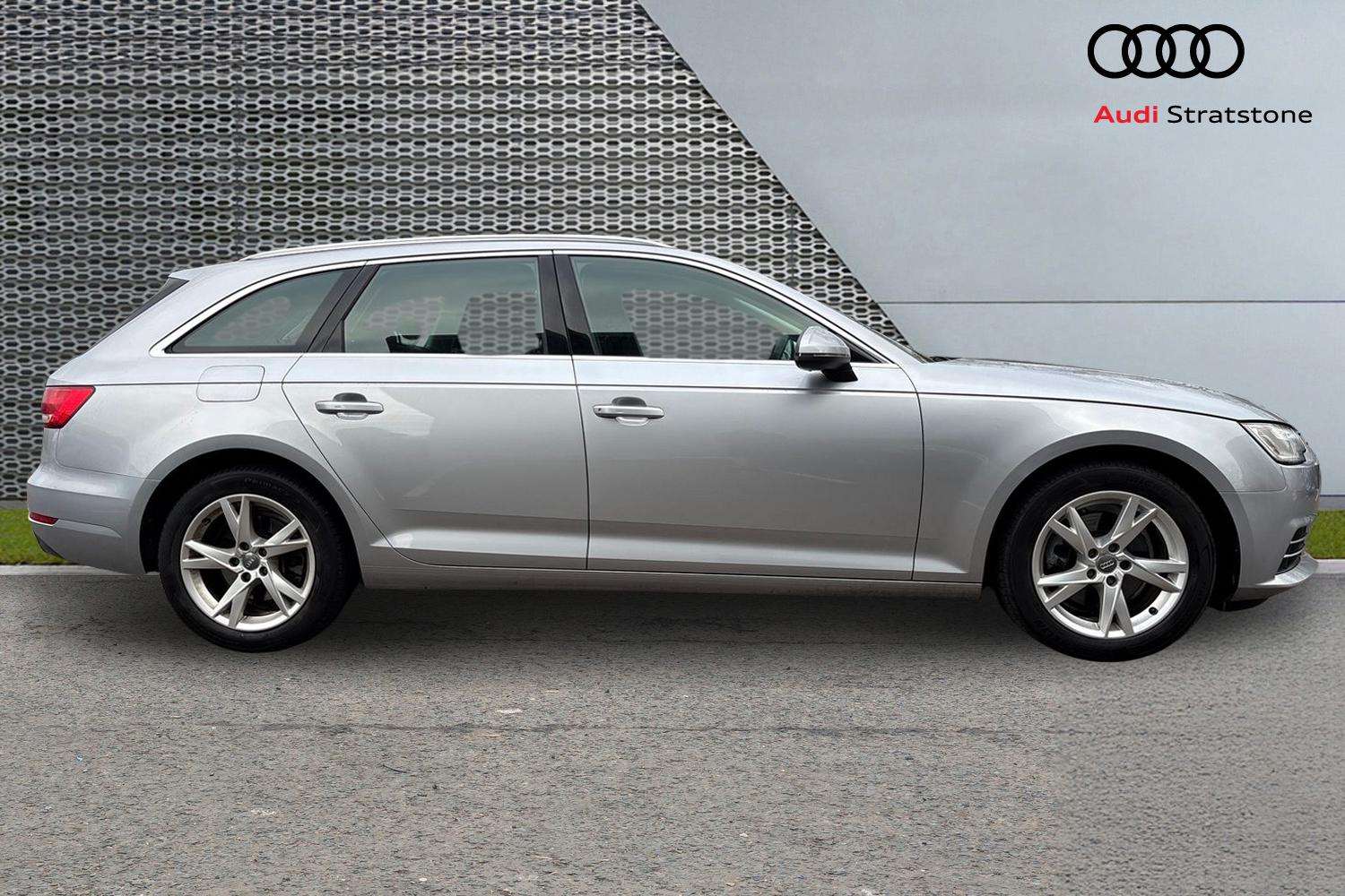 Used Audi A4 2018 for sale - 77373649: Photo 4