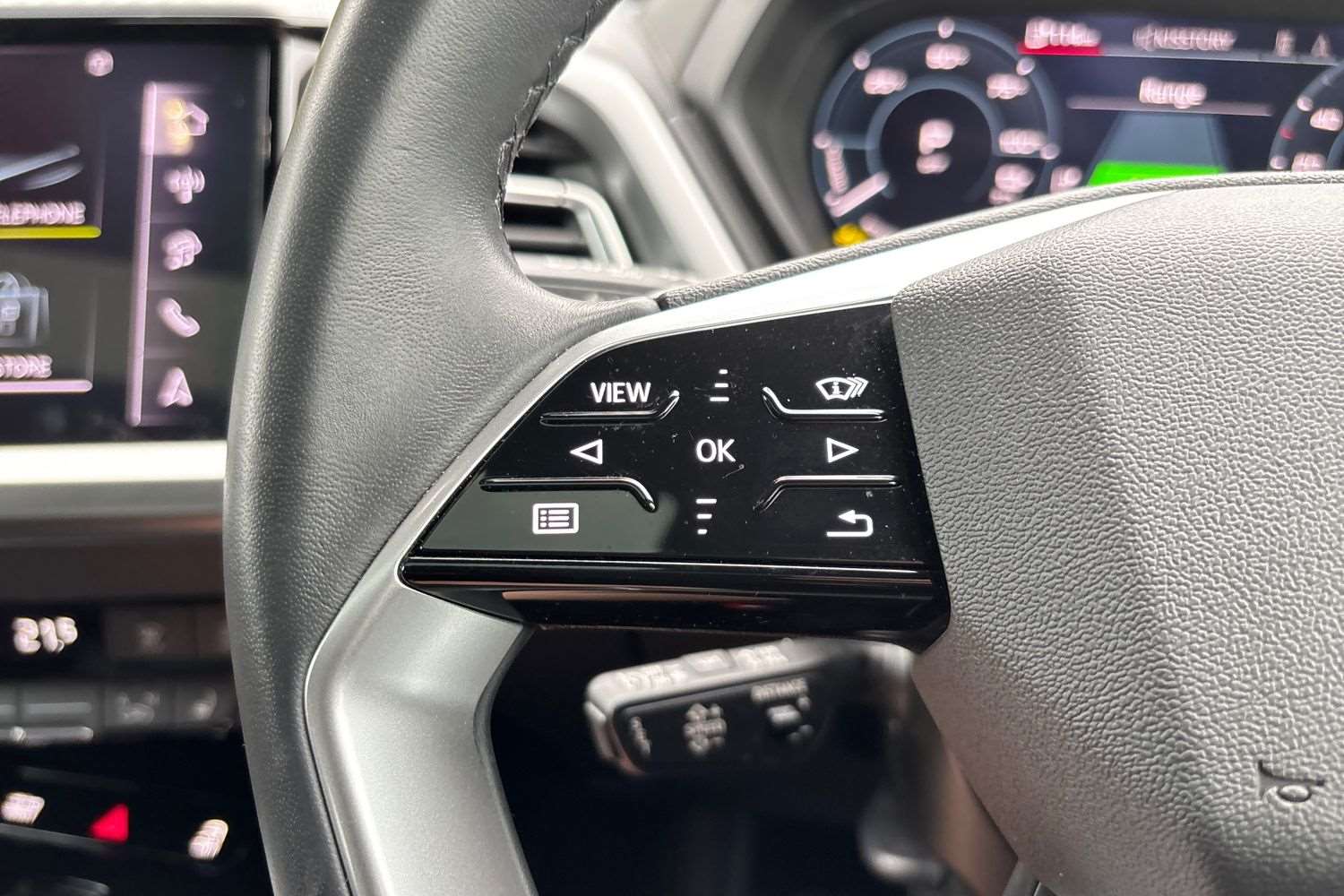 Used Audi Q4 e-tron 2024 for sale - 76902359: Photo 16