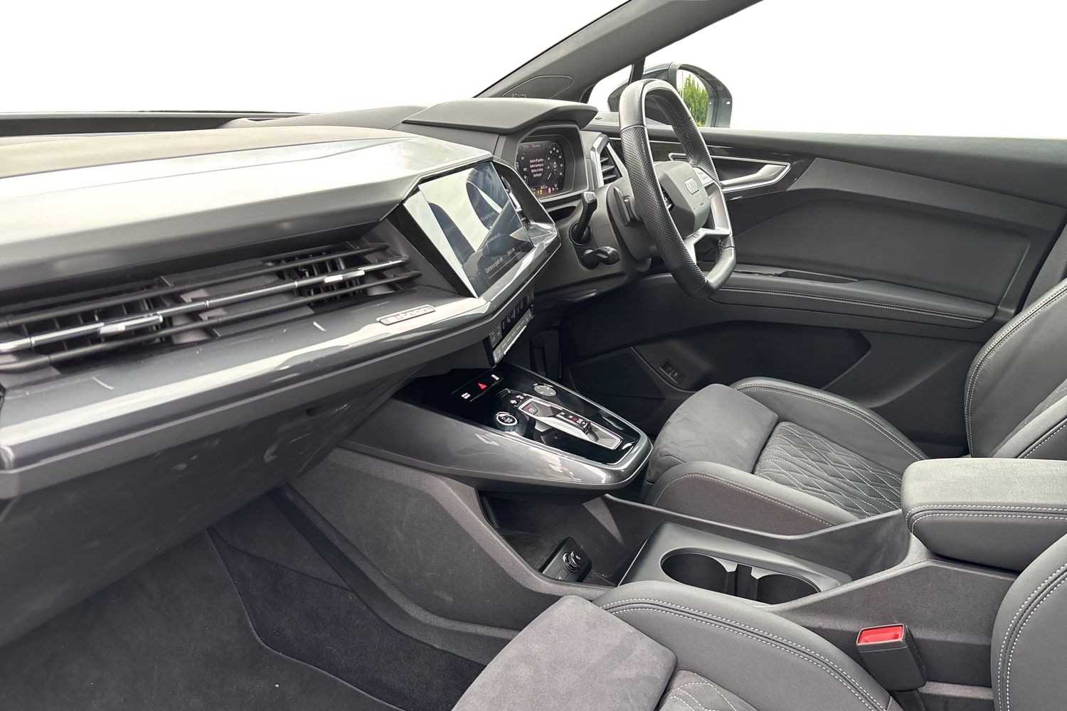 Used Audi Q4 e-tron 2024 for sale - 77032257: Photo 2