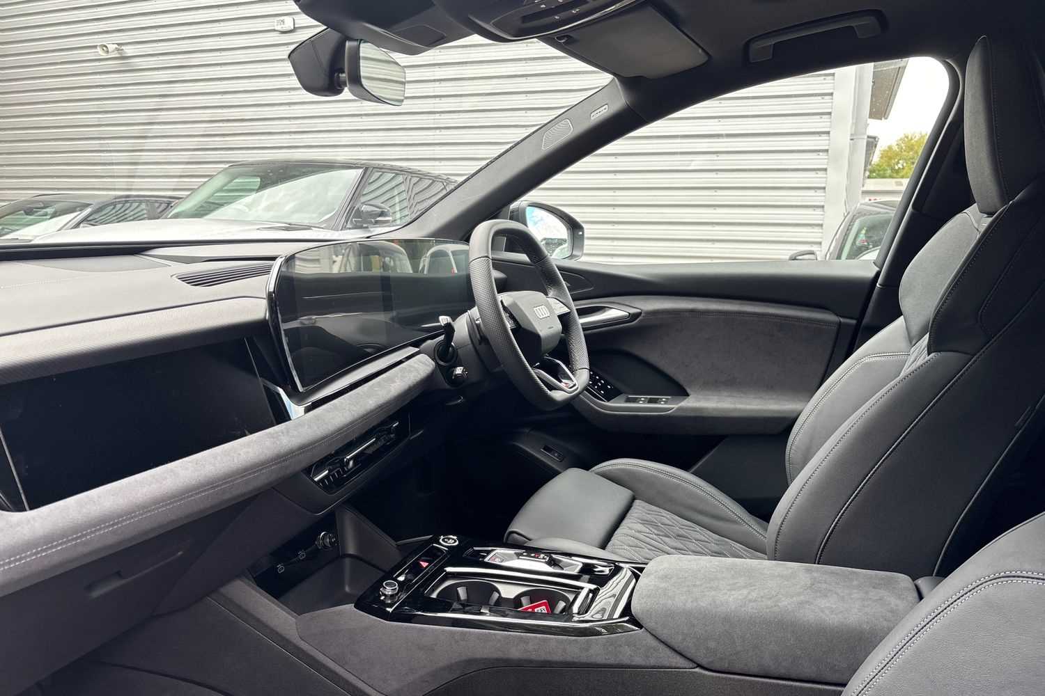 Used Audi Q6 e-tron 2025 for sale - 76587712: Photo 2