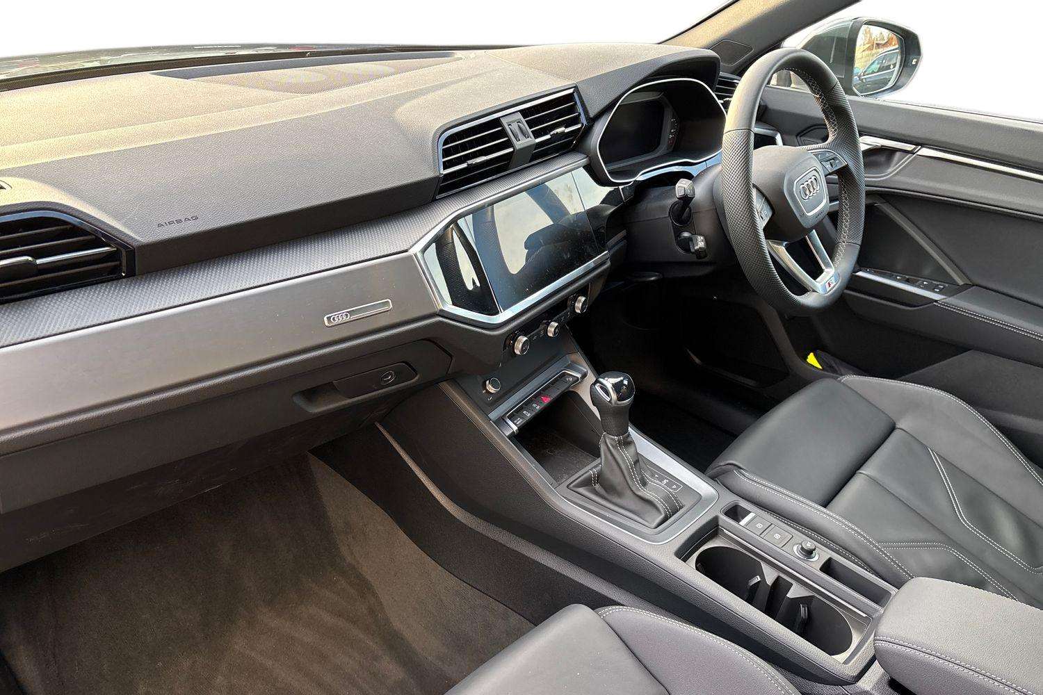 Used Audi Q3 2025 for sale - 76902389: Photo 2