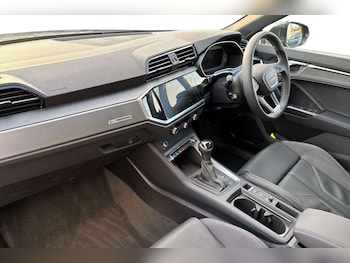 Used Audi Q3 2025 for sale - 76902389: Photo