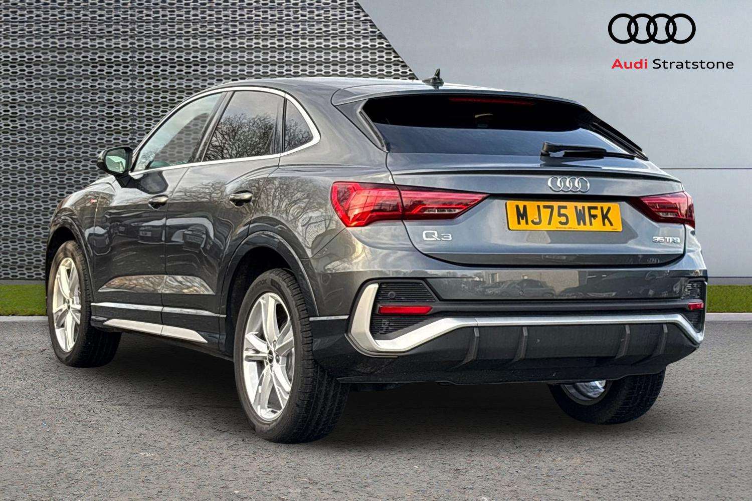 Used Audi Q3 2025 for sale - 76902389: Photo 3