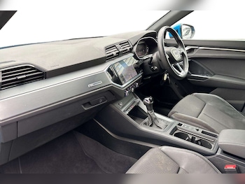 Used Audi Q3 2019 for sale - 76087910: Photo 2
