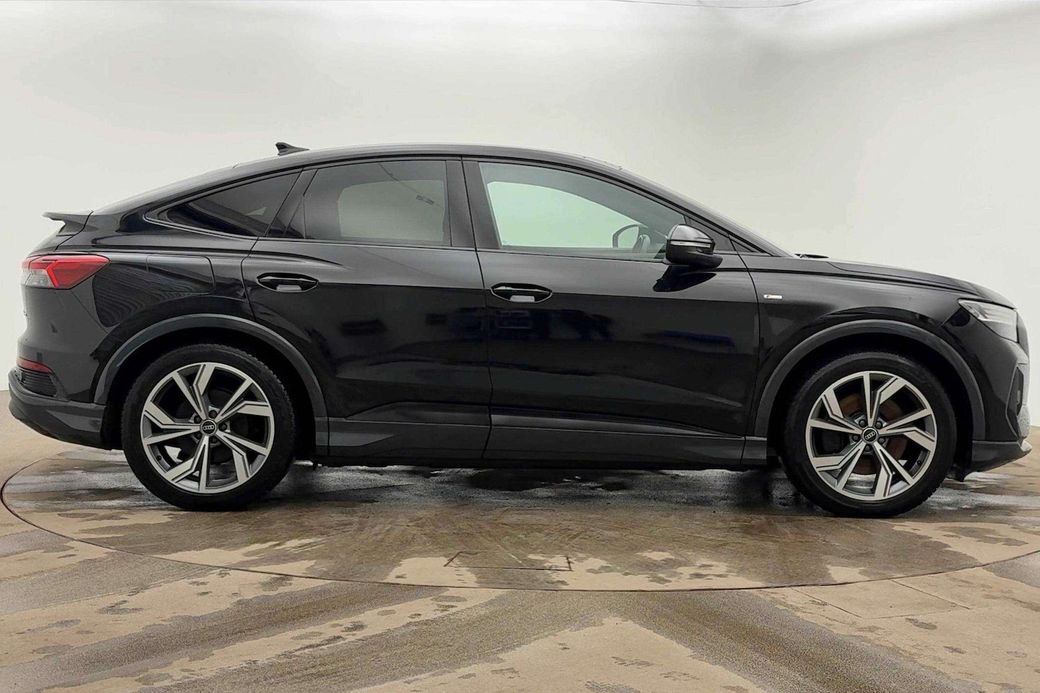 Used Audi Q4 e-tron 2021 for sale - 77397799: Photo 4