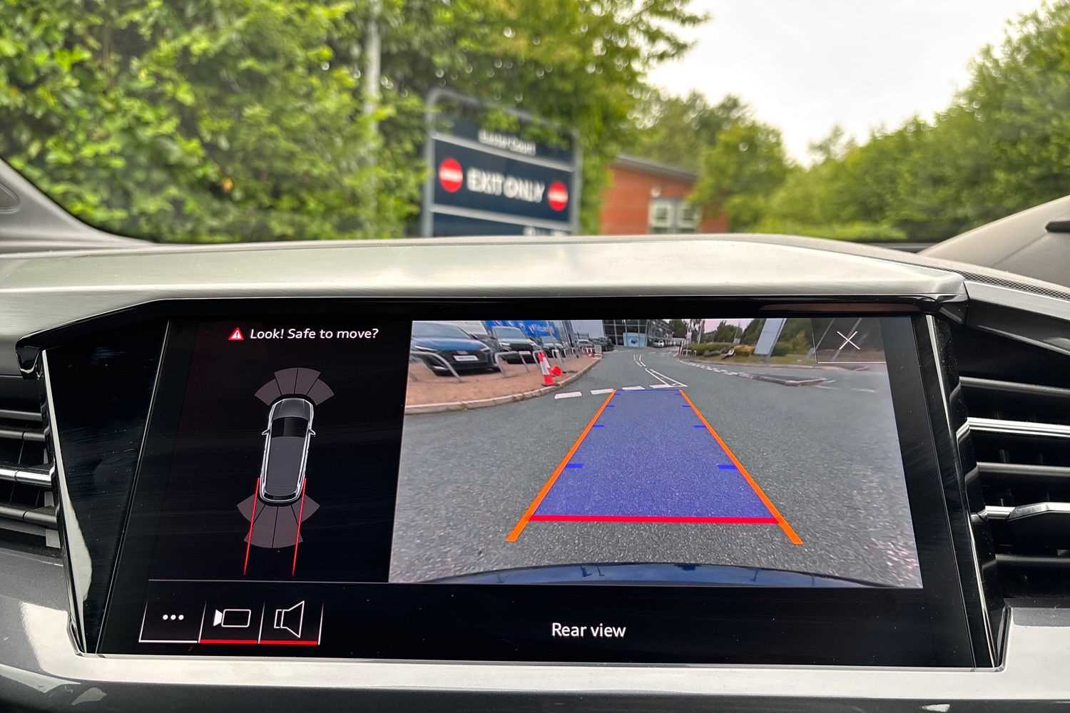 Used Audi Q4 e-tron 2024 for sale - 76610576: Photo 31