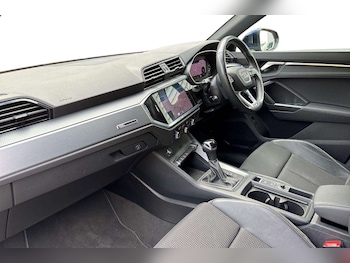 Used Audi Q3 2021 for sale - 76016282: Photo 2