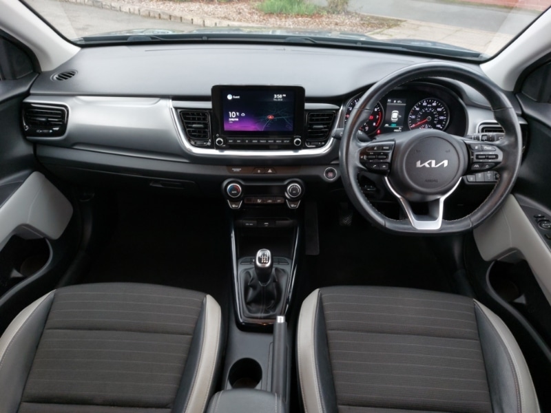 Used Kia Stonic 2022 for sale - 76383859: Photo 2