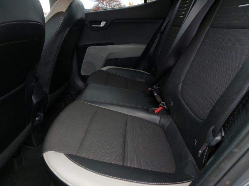 Used Kia Stonic 2022 for sale - 76383859: Photo 6