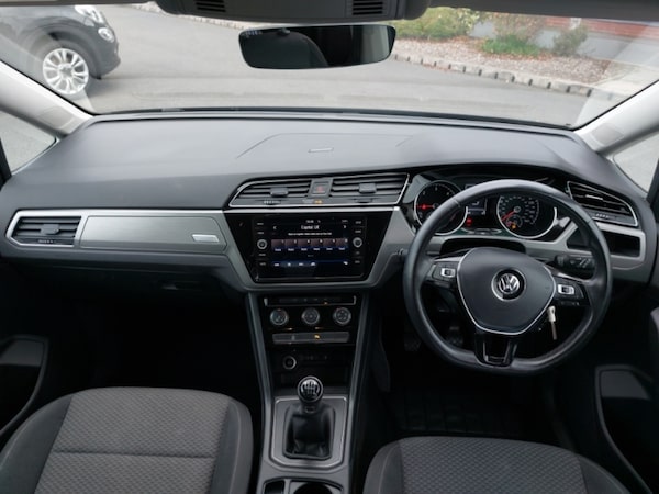 Used Volkswagen Touran 2018 for sale - 76213182: Photo 2
