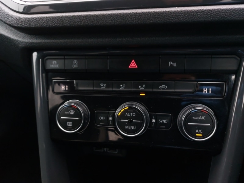 Used Volkswagen T-Roc 2018 for sale - 77433845: Photo 12