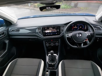 Used Volkswagen T-Roc 2018 for sale - 77433845: Photo