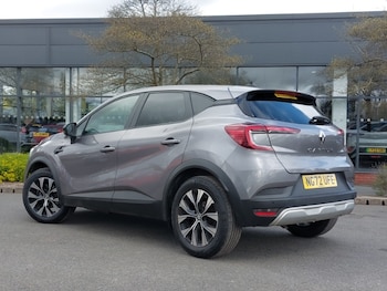 Used Renault Captur 2023 for sale - 77947585: Photo