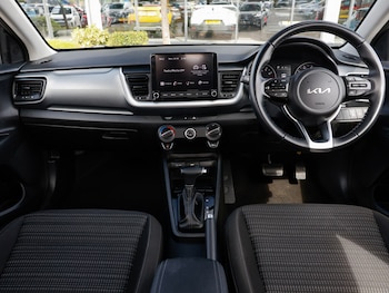 Used Kia Stonic 2023 for sale - 79411534: Photo