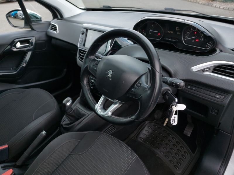 Used Peugeot 208 2017 for sale - 77669508: Photo 11