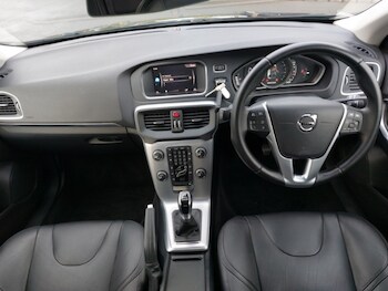 Used Volvo V40 2018 for sale - 77874460: Photo