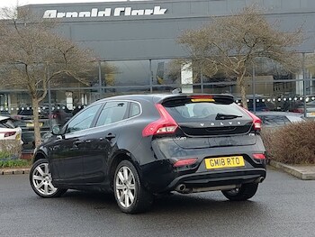 Used Volvo V40 2018 for sale - 77874460: Photo