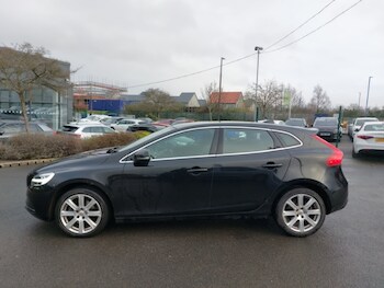 Used Volvo V40 2018 for sale - 77874460: Photo