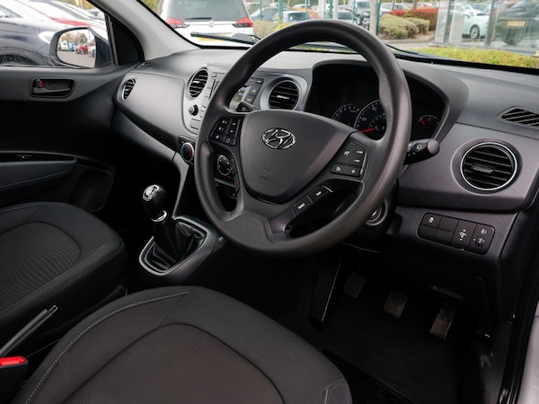 Used Hyundai i10 2018 for sale - 76301608: Photo 15