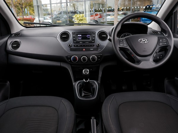 Used Hyundai i10 2018 for sale - 76301608: Photo 2
