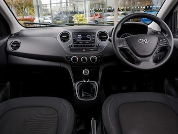Used Hyundai i10 2018 for sale - 76301608: Photo 2