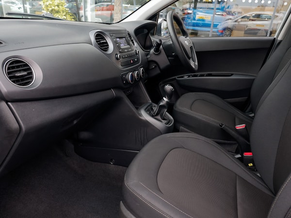 Used Hyundai i10 2018 for sale - 76301608: Photo 5