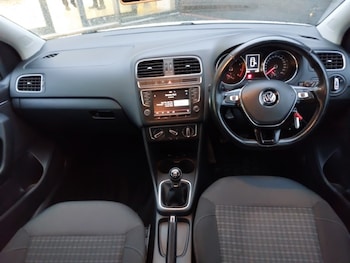 Used Volkswagen Polo 2015 for sale - 77130023: Photo