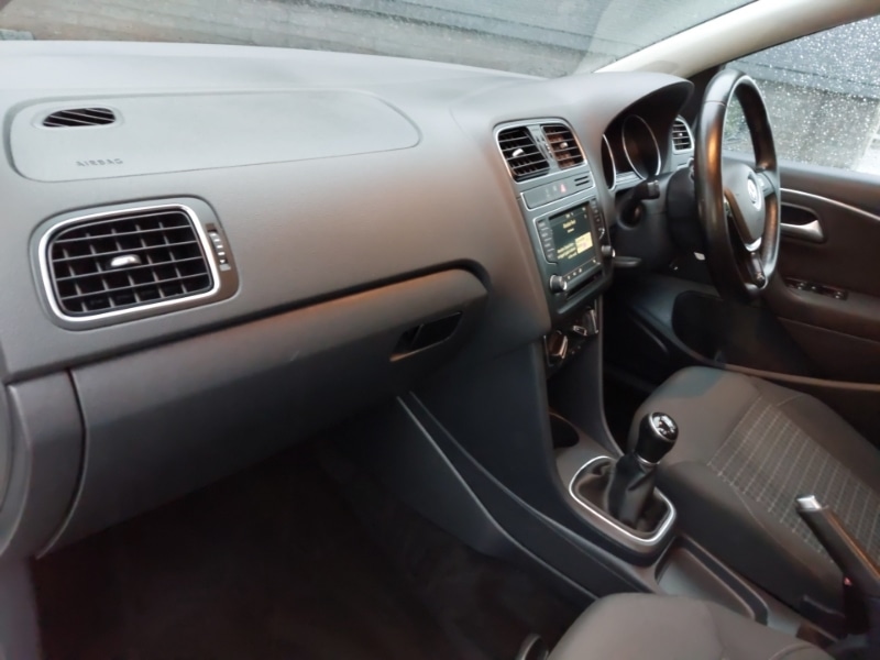 Used Volkswagen Polo 2015 for sale - 77130023: Photo 5