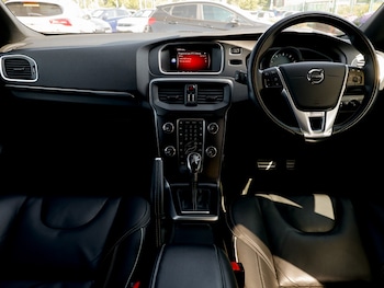 Used Volvo V40 2018 for sale - 79263282: Photo