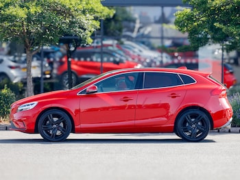 Used Volvo V40 2018 for sale - 79263282: Photo