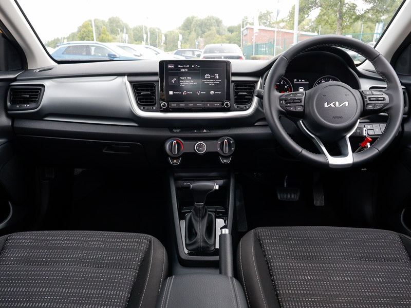 Used Kia Stonic 2023 for sale - 76704787: Photo 2