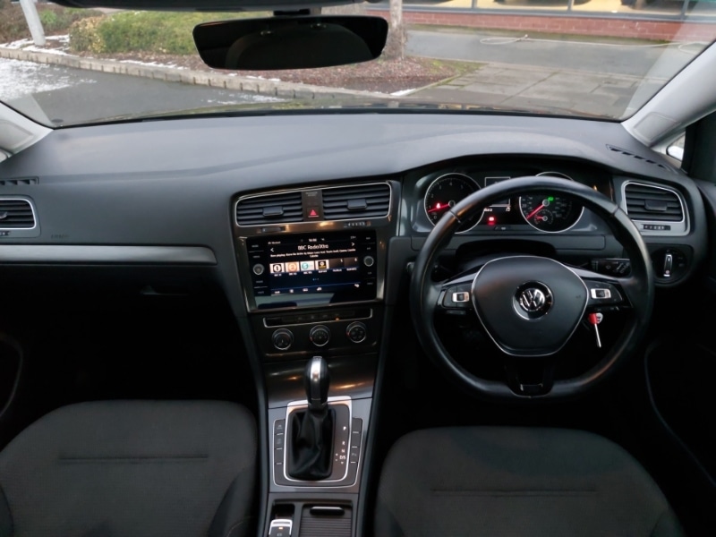 Used Volkswagen Golf 2018 for sale - 77130024: Photo 2