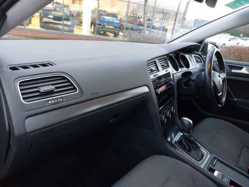 Used Volkswagen Golf 2018 for sale - 77130024: Photo 5