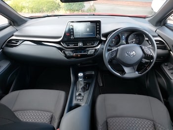 Used Toyota C-HR 2023 for sale - 78913208: Photo