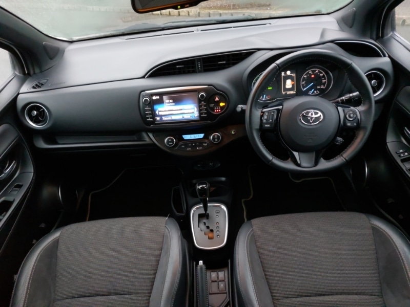 Used Toyota Yaris 2018 for sale - 77424311: Photo 2